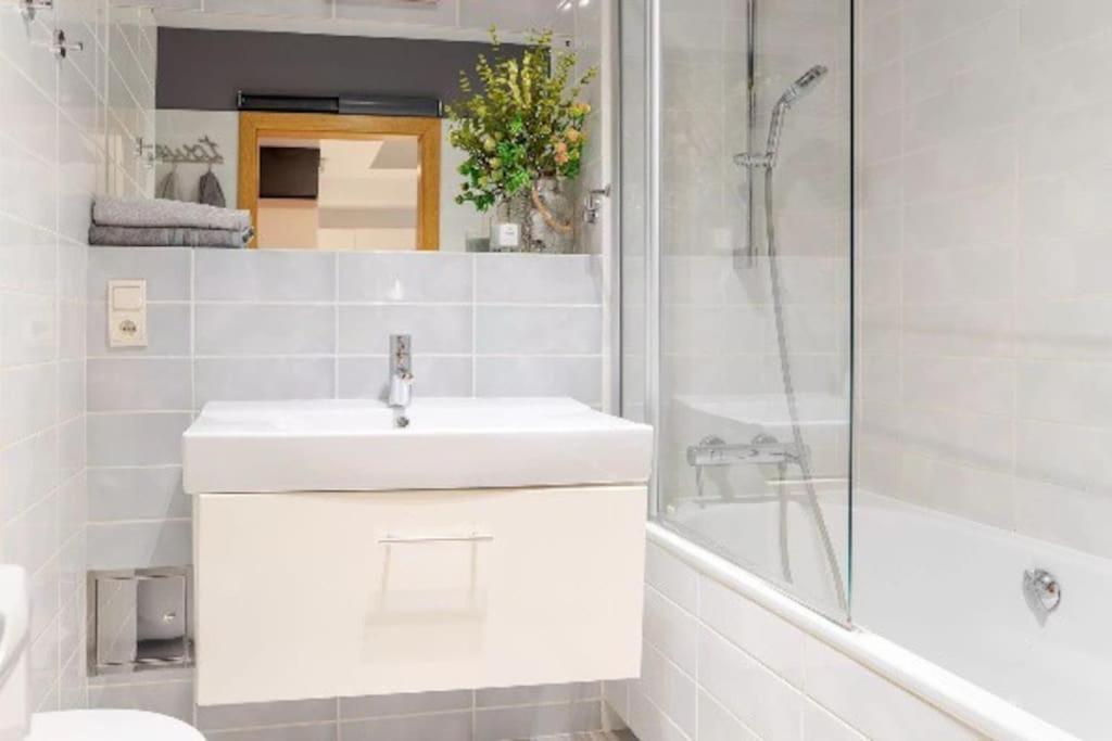 Uroczy Apartament - Angel City 克拉科夫 外观 照片